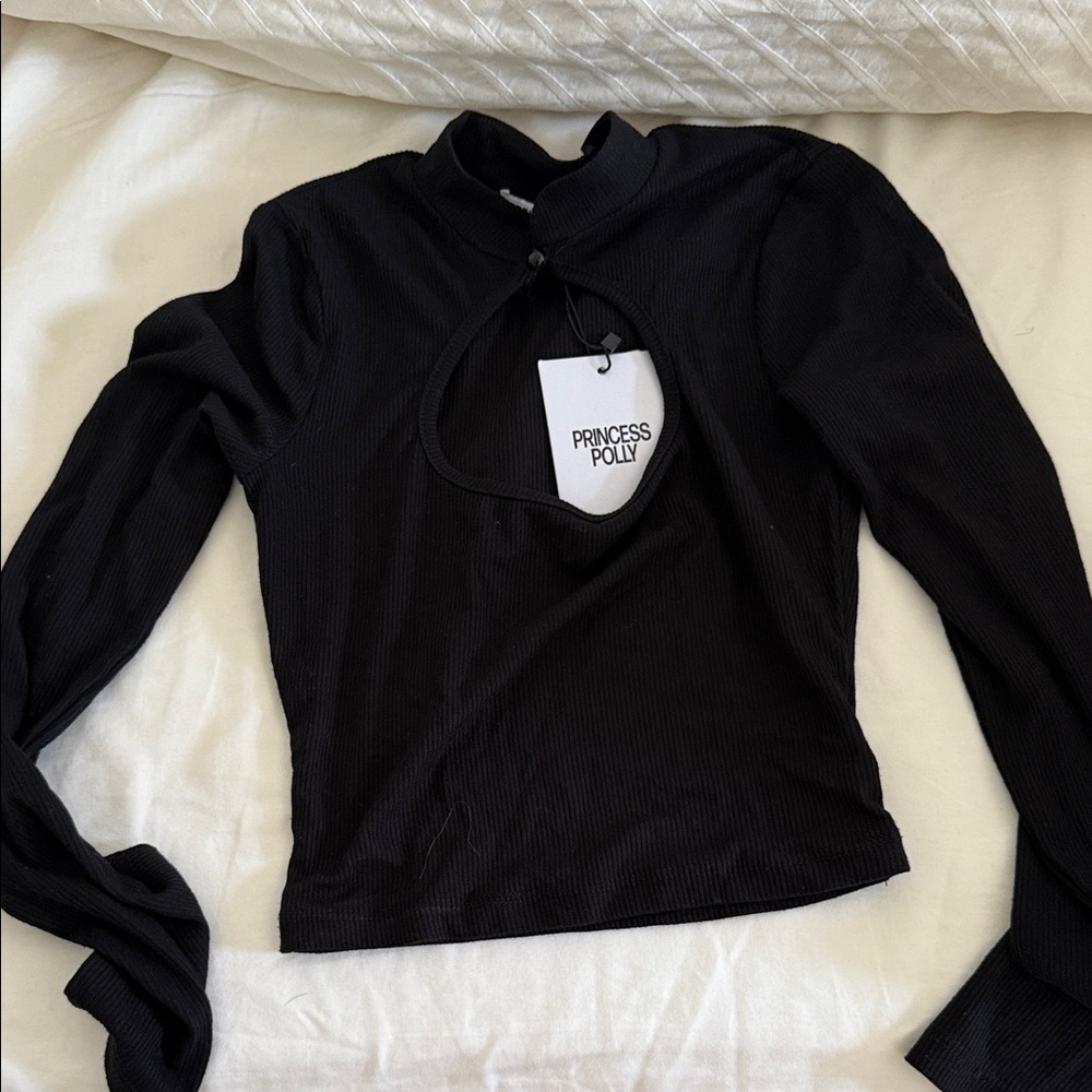 BRAND NEW BLACK LONGSLEEVE CROP TOP